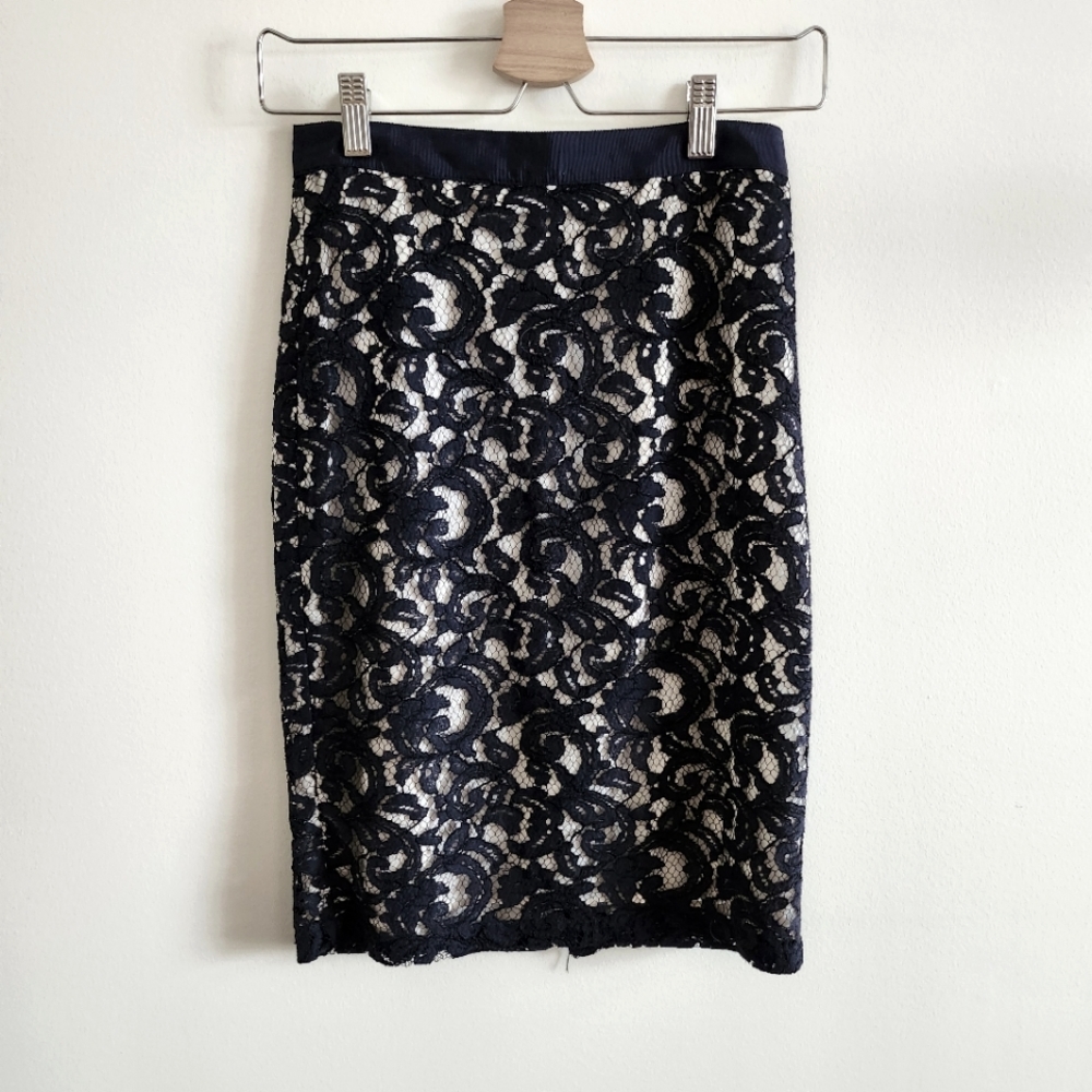 Club Monaco 00 lace pencil skirt, navy and cream